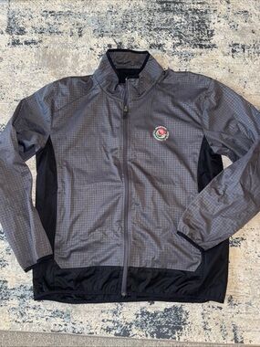 Men's Gray Windbreaker Jacket with Subtle Grid Pattern